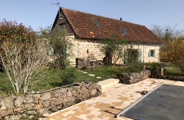 Renovated house with swimming pool overlooking the Célé Valley
