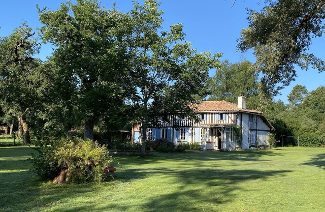 Renovated Landaise farmhouse on a 4000m2 airial with swimming pool and outbuildings