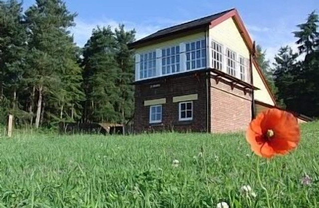 Renovated Railway Signal Box In A Tranquil Location & perfect for stargazing