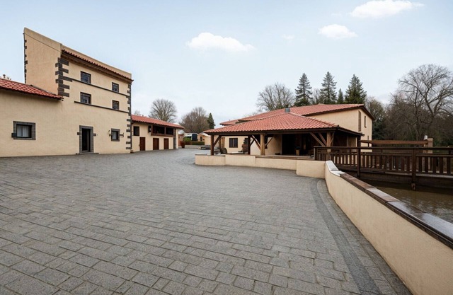 Renovated, spacious and comfortable 26-bed mill