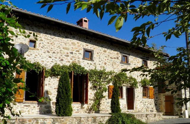 Renovated Stone and Timber House in peaceful location close to all amenities