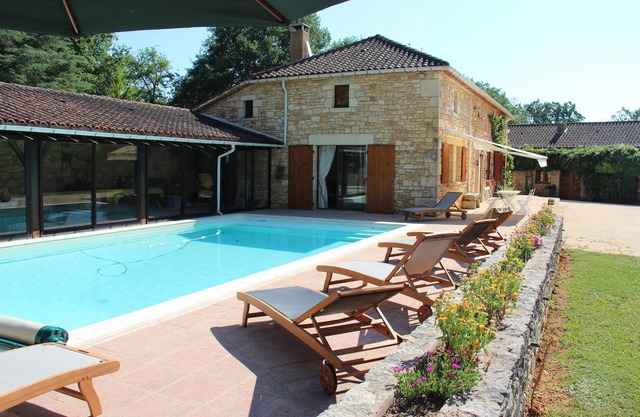 Renovated stone house with swimming pool, quiet in the countryside, air conditioned, wifi