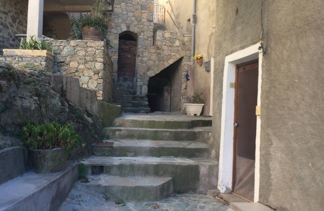 Renovated village house in the heart of the village of Pietralba, classified 4 *