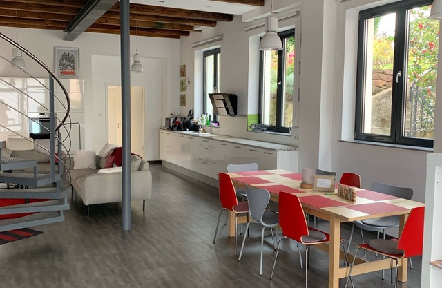 Renovated workshop as a single house for up to 7 persons in the historical center