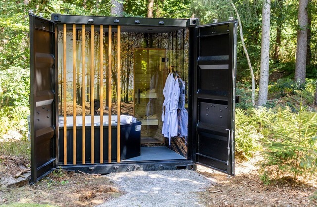 Rent a charming 6-person Wellness bungalow with a private sauna and bubbel bath in Drenthe on the Norgerberg.