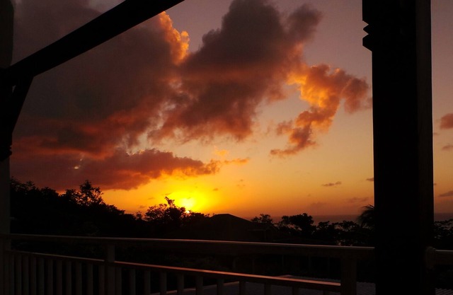 Rent apartment/Gite in Deshaies, quiet mountain and sea views