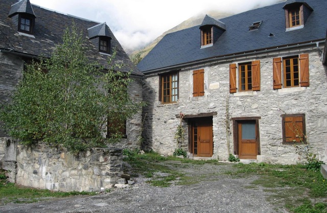 Rent barn renovated in the heart of a village close to St Lary
