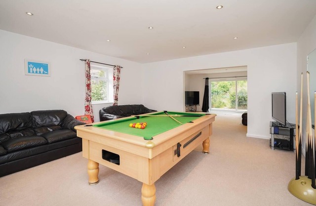 Rent My Spa Home with Pool table, Hottub and Sauna