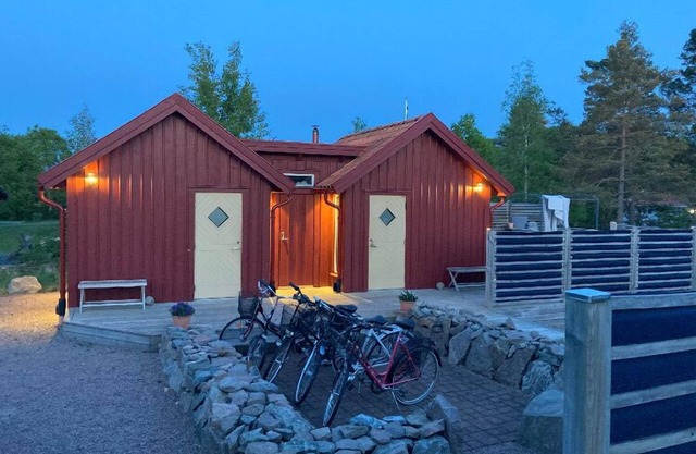 Rent newly built cottages in Grebbestad /Grönemad in scenic area.