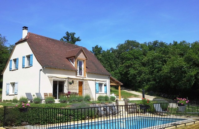 Rental house in Loubressac Nord Lot (46) 8 people with private pool