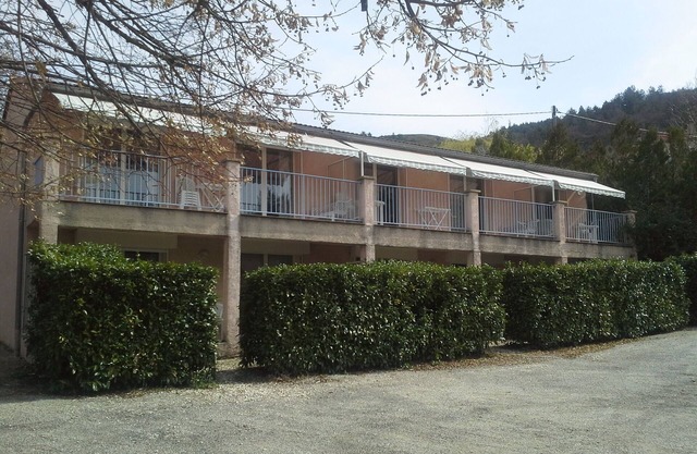 Rental of furnished apartments and studios in a quiet area facing due south