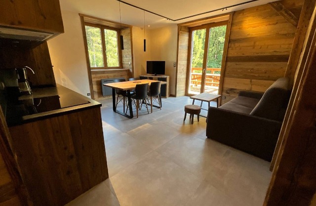 Rental of 12 gîtes and 1 chalet that can accommodate 2 to 10 people.