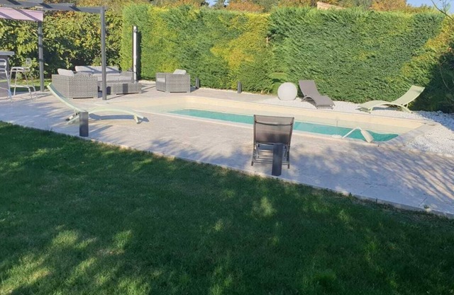 Rental Provencal Villa of 100m2, with swimming pool and garden of 400m2.