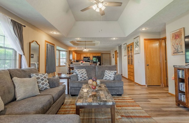 Republic Oasis, 2 Beds, 2 Bath, 1 pet Ok.