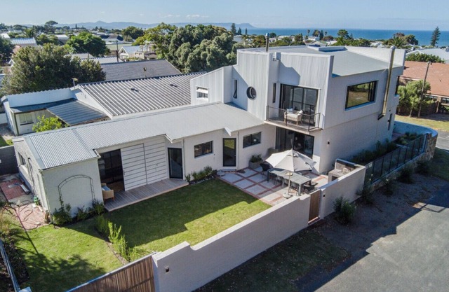 Reservoir House | Elegant design | Easy living!
