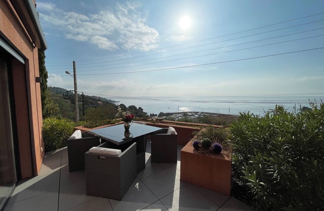 Residence Arc-en-Ciel 5 Star App. A modern with stunning Sea Views and Pool
