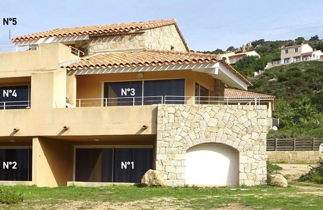 RESIDENCE FIORAVANTI 1 APARTMENTS WITH SEA VIEW IN TIZZANO