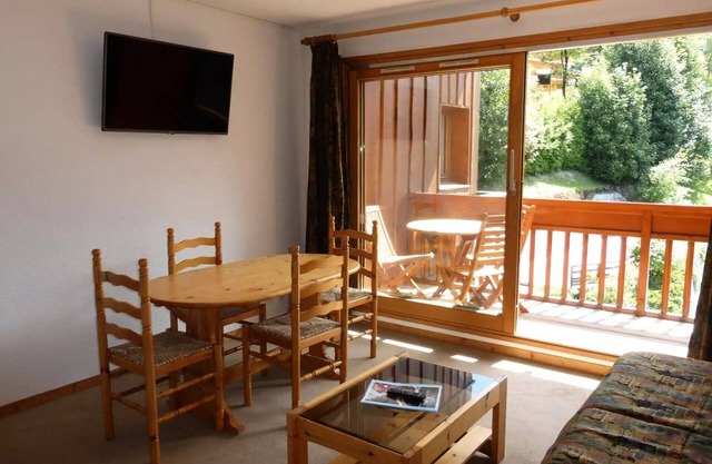 Residence Le Cristal - Apartment 2 rooms 4 people located in Méribel center with outdoor pool and close to shops