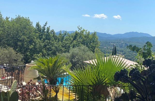 Residence located 25 minutes from Cannes and Fréjus, close to Lac de St Cassien.