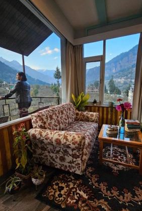 Resort Apple Flower by Rohtang Family Hotels- Balcony & Mountain View, Near Mall Road, Personal Parking