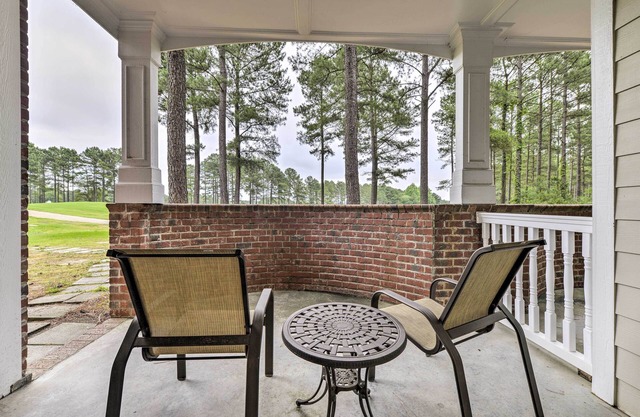 Resort-Style Condo on Golf Course w/Pool Access