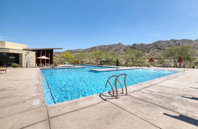 Resort-Style Gated, Pool Gym Near Downtown Phoenix & Chase Field Hiking Mountain