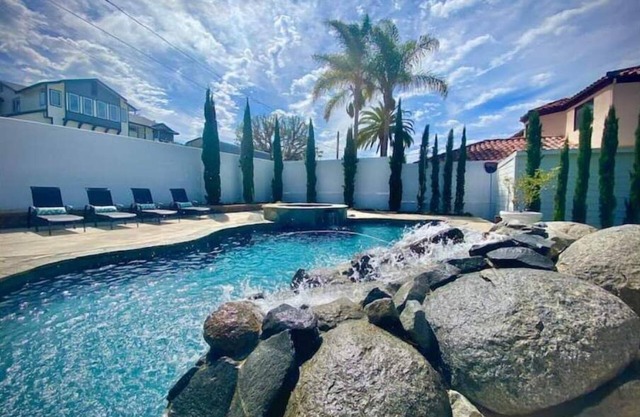 Resort Style Home with Hot Jacuzzi, Relaxing Pool & Patio and Cozy Living Spaces