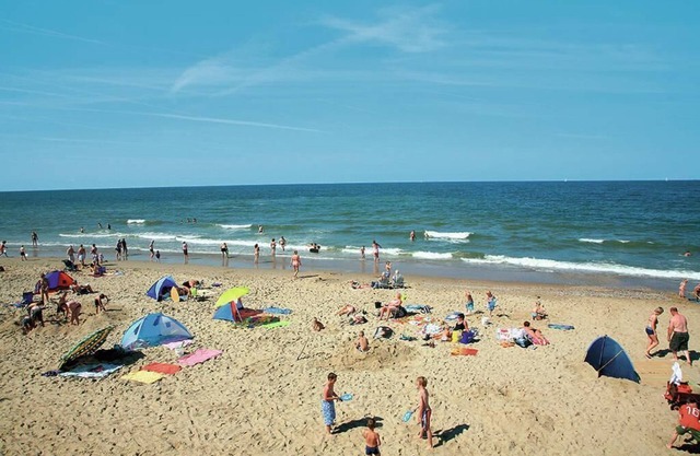 Rest, walk and enjoy the wide beach and in April Tulips!