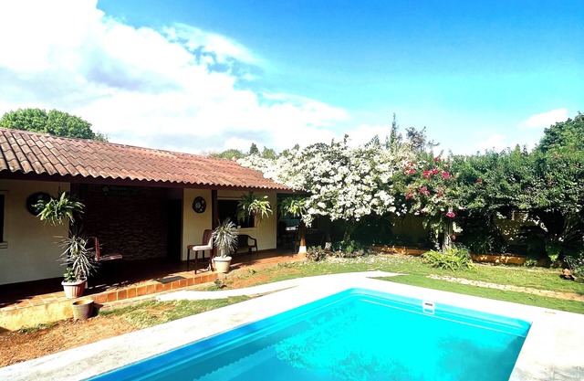Resting cabin with a unique garden, swimming pool and Panamanian traditions.