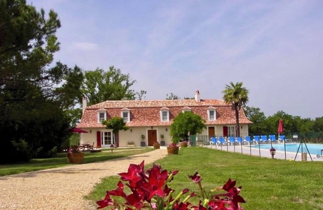Restored manor house in the heart of Périgord