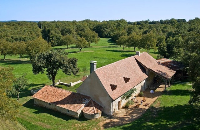 Restored stone farmhouse-authenticity- 14 pers - Nature-Private secure swimming pool