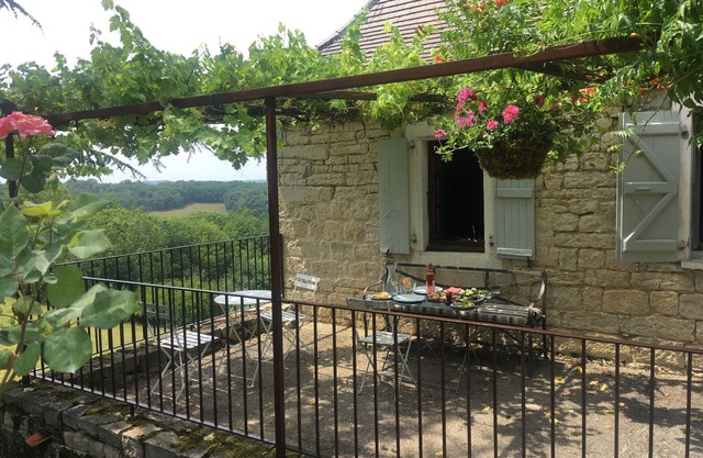 Restored stone house in country, fully equipped, beautiful views