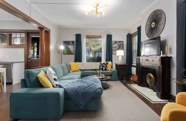 Restored Triplex | 3 Queen Beds