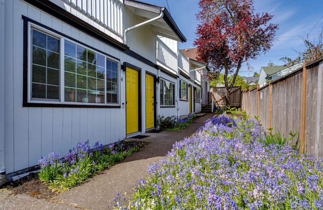 Retreat near UO, Autzen, Amazon Park | 2 Studio - 2 Bath