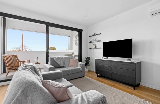 Retreat on Bellerine I 2BR Apartment I Geelong CBD