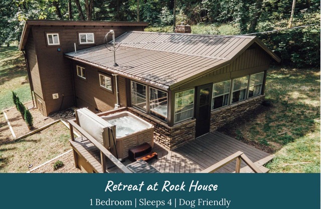 Retreat @ Rock House: Rustic + Updated w/Hot Tub