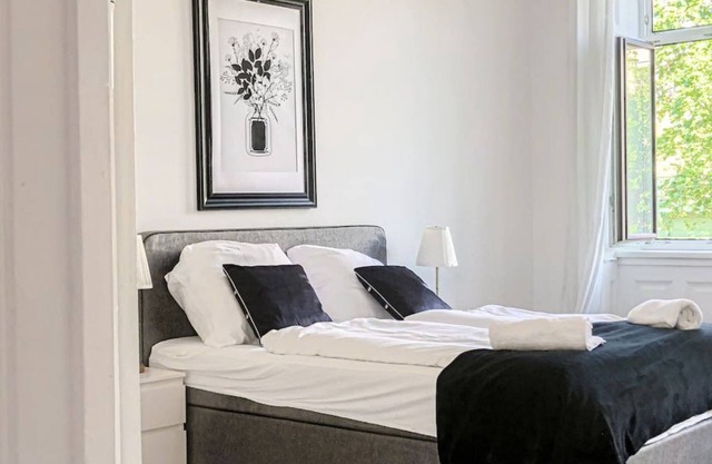 Retro Charm Budget 1BR Apartment near AKH Hospital