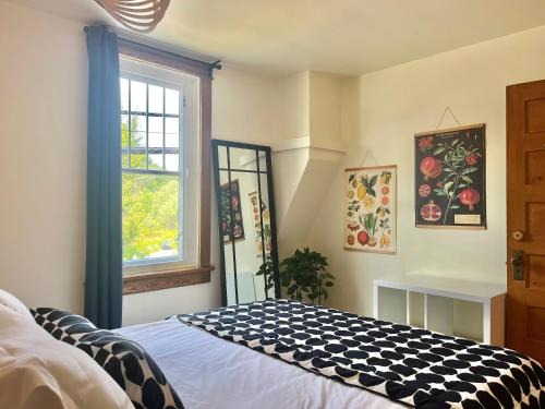 Retro-chic retreat in the heart of Wakefield