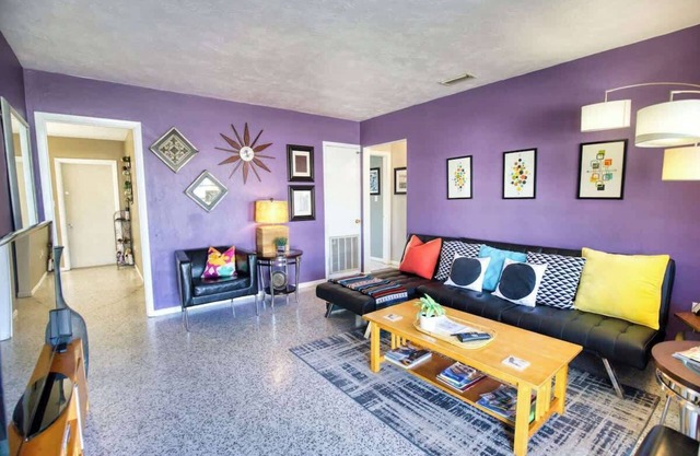 Retro-Inspired Stay, BBQ Patio, Close to Downtown