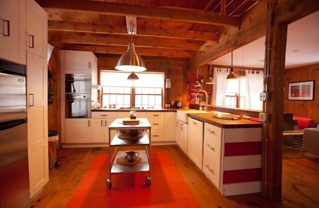 Retro Modern Barn Apartment in the Heart of Grafton