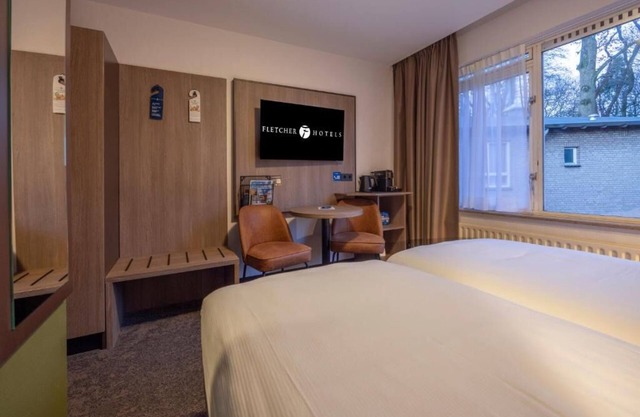 Rewind & Relax: Forest Vibes, Pool & Sauna Serenity! Free Parking