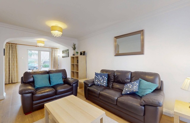 Rewley Road | Oxford Holiday Let | 2 Beds & Sleeps 4