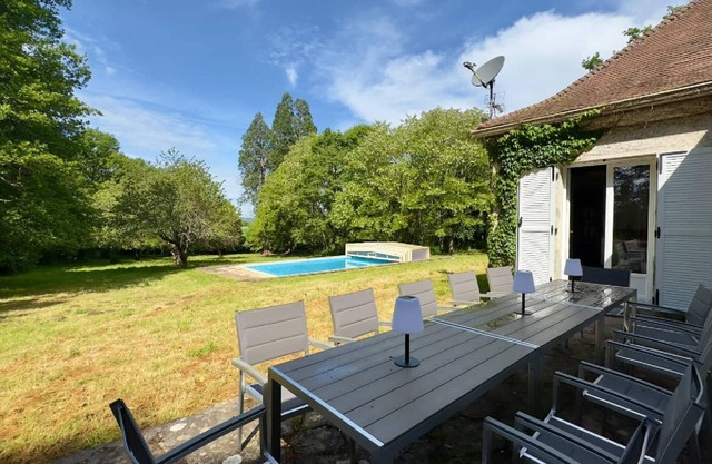 Reynou Gite | Private Pool | Near Limoges | Wi-Fi | Peace & Relaxation Disco