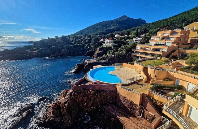 REZ DE JARDIN T2 STANDING CAP NEREE VUE MER CLIM WIFI PARKING PISCINE