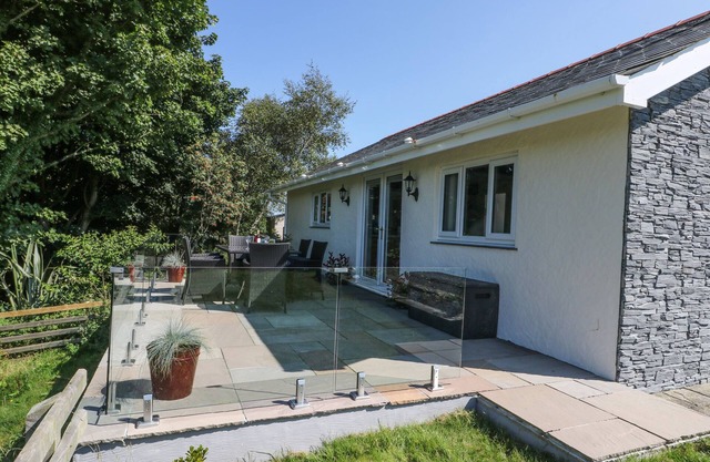 RHOSYDD COTTAGE, family friendly, with open fire in Brynteg