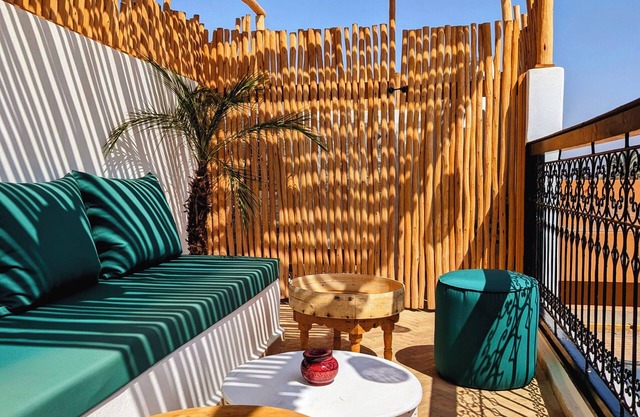 Riad LISA, ideal location in Marrakech Medina, sleeps 6, roof-top