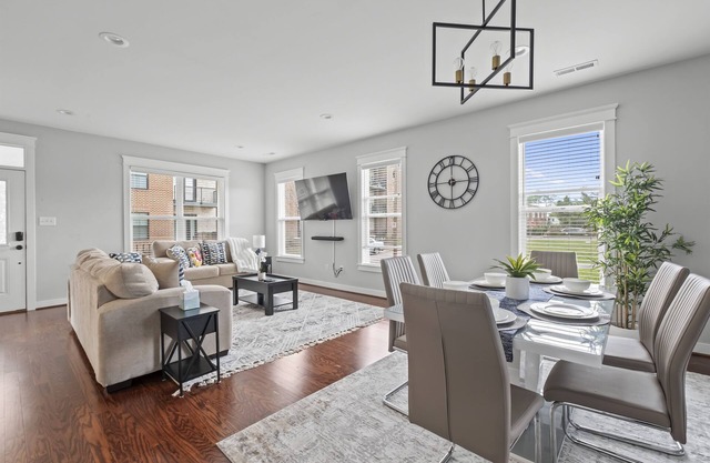 Richmond Gem, Free Parking, Quiet, Fenced,Walkable