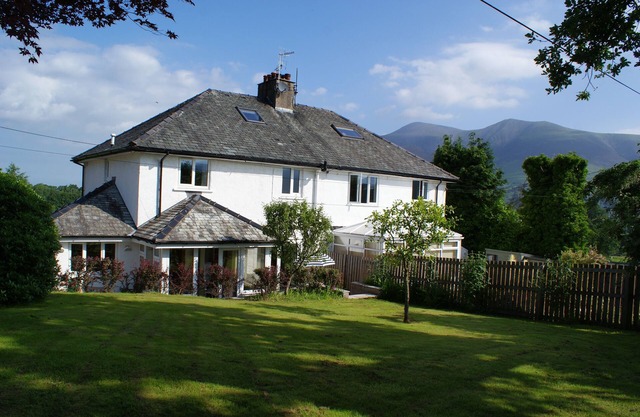 RiggsideKeswick, Modern, Spacious, Gardens, Parking & Panoramic Mountain Views.
