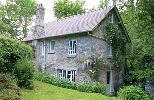 River cottage, 15 miles to Hay on Wye, Views to River,