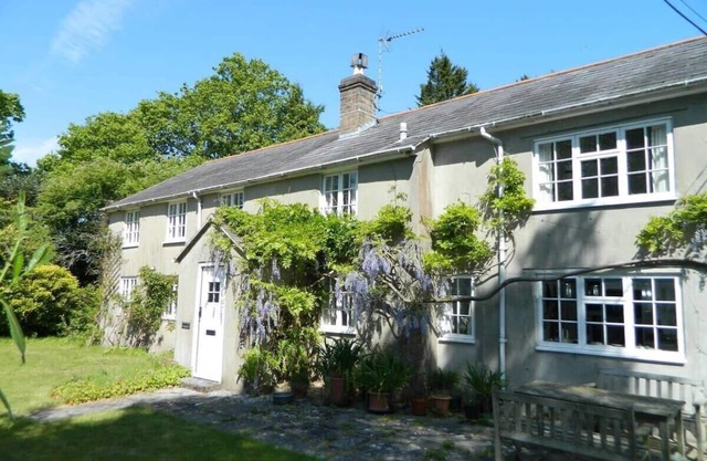 River Cottage a country retreat in wooded gardens